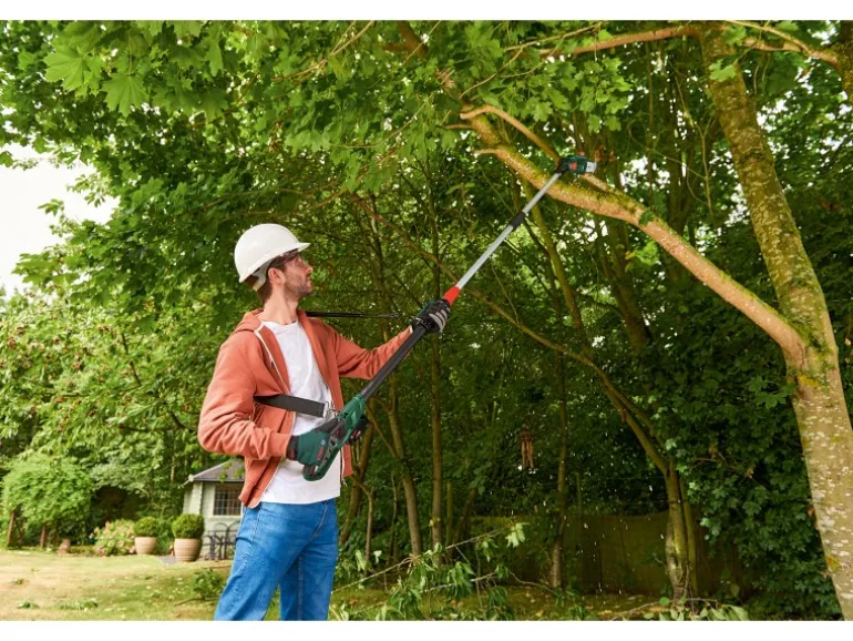 Bosch Akku Teleskop-Kettensäge UniversalChainPole 18 inkl. Akku