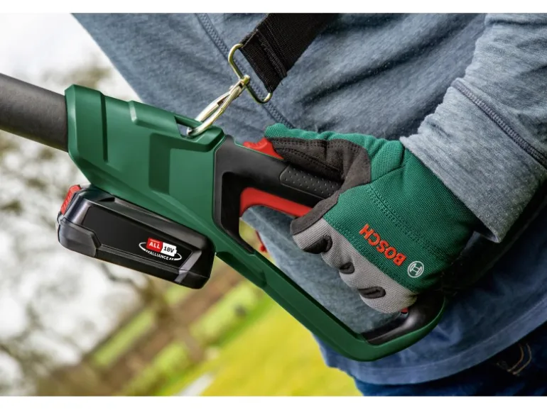 Bosch Akku Teleskop-Kettensäge UniversalChainPole 18 inkl. Akku