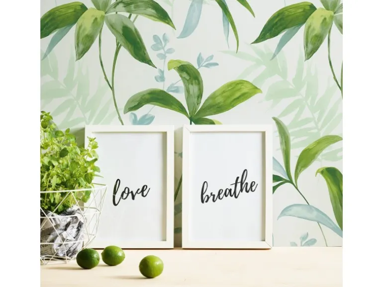Bricoflor Aquarell Tapete mit Blätter Muster Grüne Vliestapete Blatt Design in Wasserfarben Optik Ranken Mustertapete in Weiß Grün für Schlafzimmer