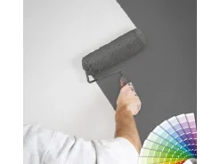 Bricoflor Weiße Tapete Schlicht Moderne Einfarbige Vliestapete Weiß zum überstreichen Helle Uni Wandtapete mit Vinyl überstreichbar für Bade und Flur