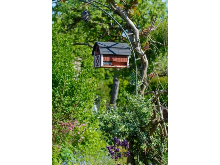 Dobar Vogelfutterhaus Katthult 31,5 cm x 22 cm x 24 cm Rot-Schwarz