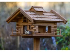 Dobar Vogelhaus Tirol im Berghütten-Design 37 x 37 x 117 cm Braun FSC®