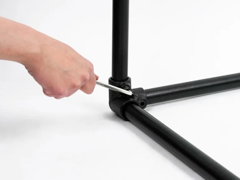 Dreiweg-Eckstück 90° Schwarz matt für Stahlrohr Ø 2,7 cm
