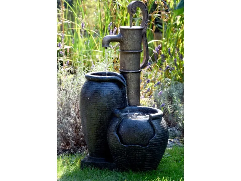 Großer Design-Gartenbrunnen mit Handpumpe 47,5 cm x 38,5 cm x 84 cm