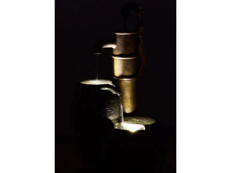 Großer Design-Gartenbrunnen mit Handpumpe 47,5 cm x 38,5 cm x 84 cm