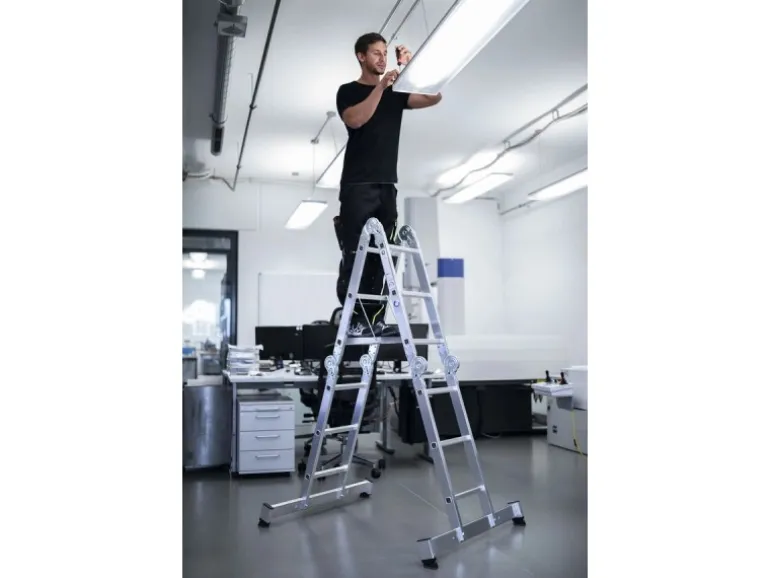 MUNK Vielzweckleiter mit Nivello Traverse 4x3 Sprossen